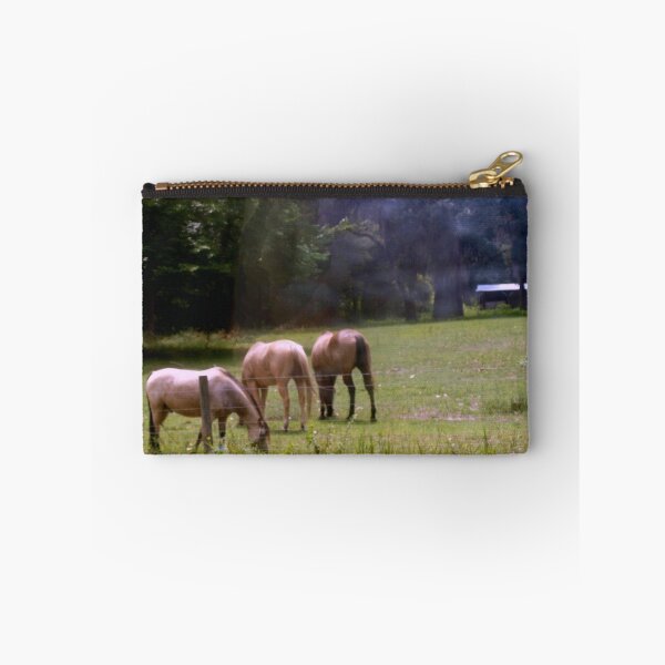 Aperçu de l'œuvre Horses grazing créée et vendue par B. Randi Bailey.