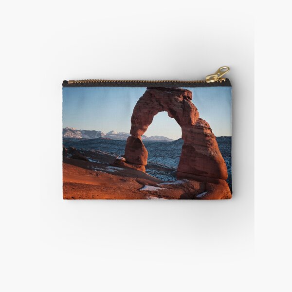 Item preview,  Utah.

Es el hito más ampliamente reconocido en el Parque Nacional Arches y está representado en las placas de matrícula de Utah. designed and sold by FranJ.