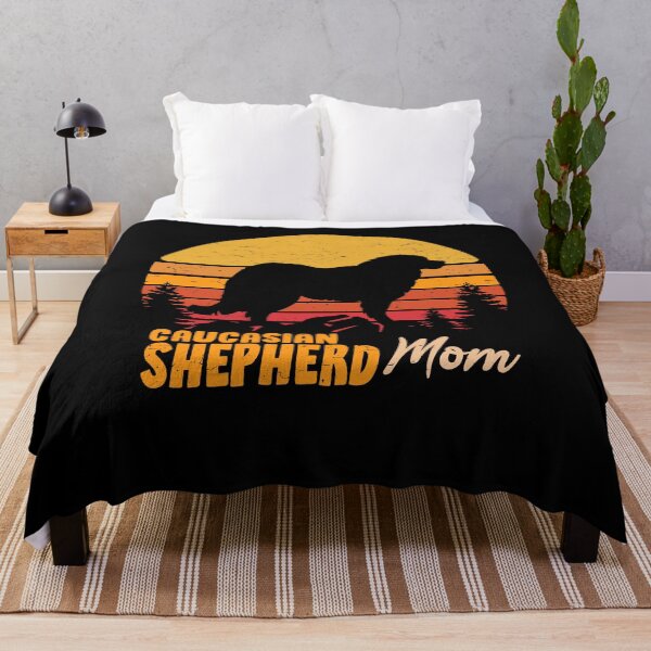 Artikelvorschau, Caucasian Shepherd Dog Mom Vintage Retro entworfen und verkauft von rafaeltto.