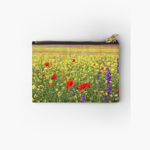 Aperçu de l'œuvre Bright Rapeseed Field With Poppies And Delphiniums créée et vendue par kirilart.