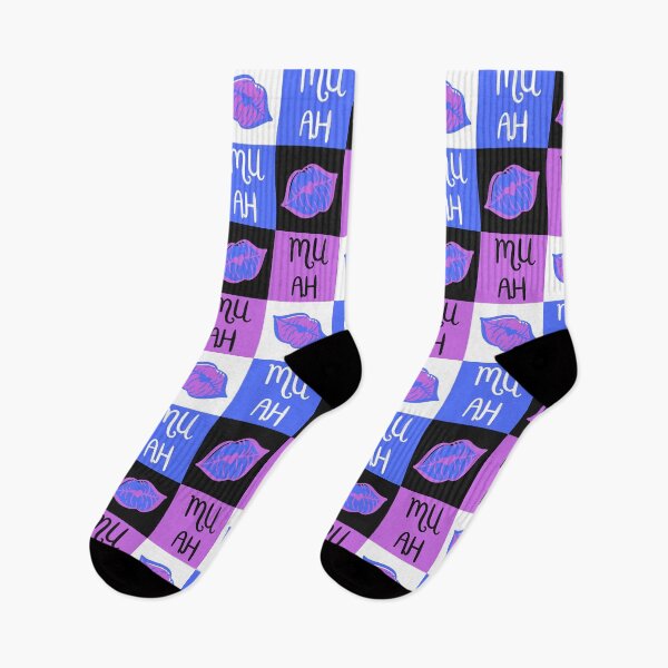 Aperçu de l'œuvre Muah Kiss aux couleurs violettes et bleu clair créée et vendue par mordacai.