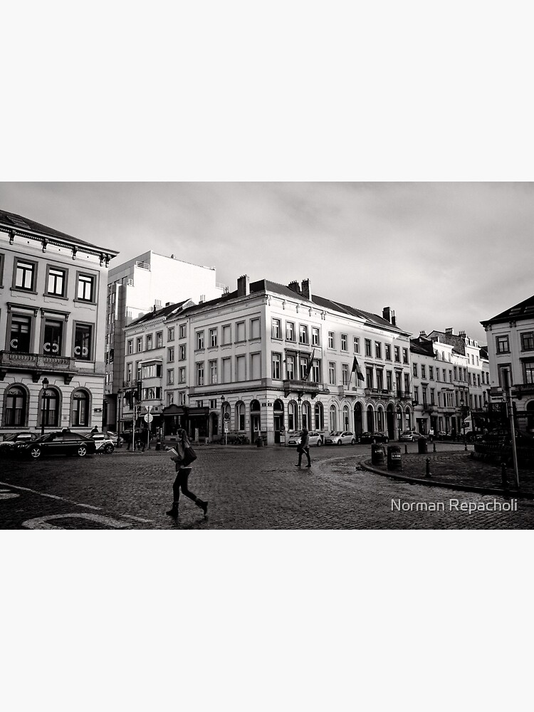 Crossing Luxembourg Square - Brussels by keystone