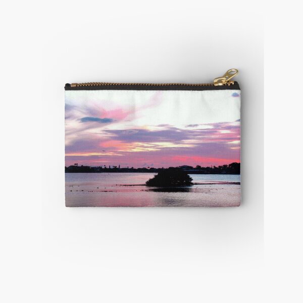 Aperçu de l'œuvre Cheery Sunset over the Water créée et vendue par B. Randi Bailey.