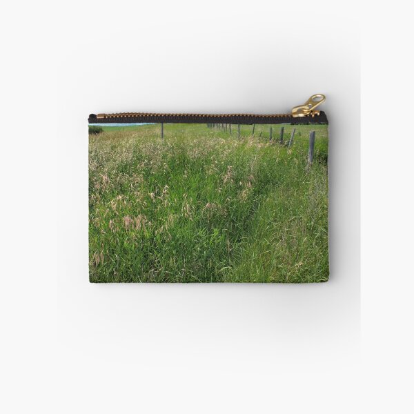 Artikelvorschau, Barbed Wire prairie fence entworfen und verkauft von Jim Sauchyn.
