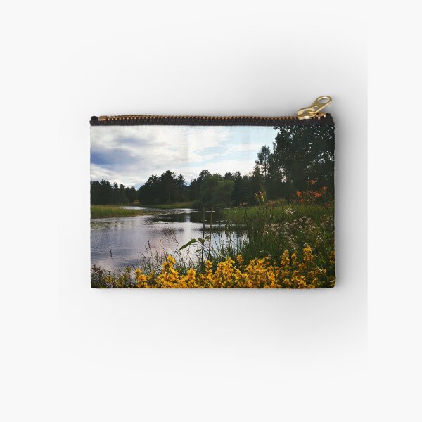 Artikelvorschau, Blumen an einem schwedischen See Foto entworfen und verkauft von arientss.