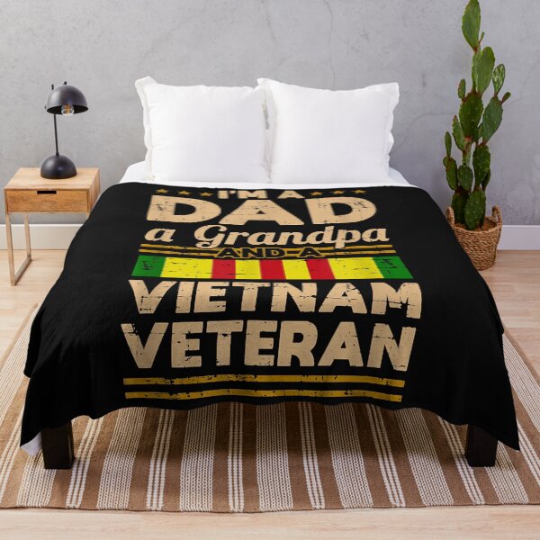 Artikelvorschau, Dad Grandpa Vietnam Veteran Vintage Shirt Men's Gift entworfen und verkauft von Marmion434423.