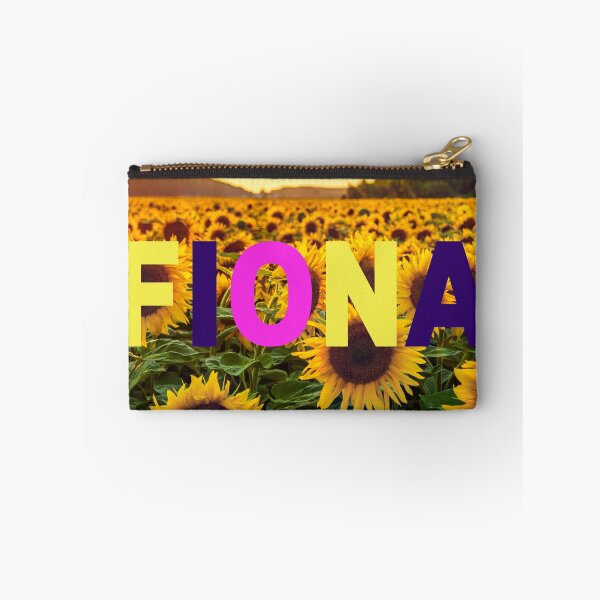 Artikelvorschau, Fiona inmitten eines Sonnenblumenfeldes entworfen und verkauft von Fionamyles.