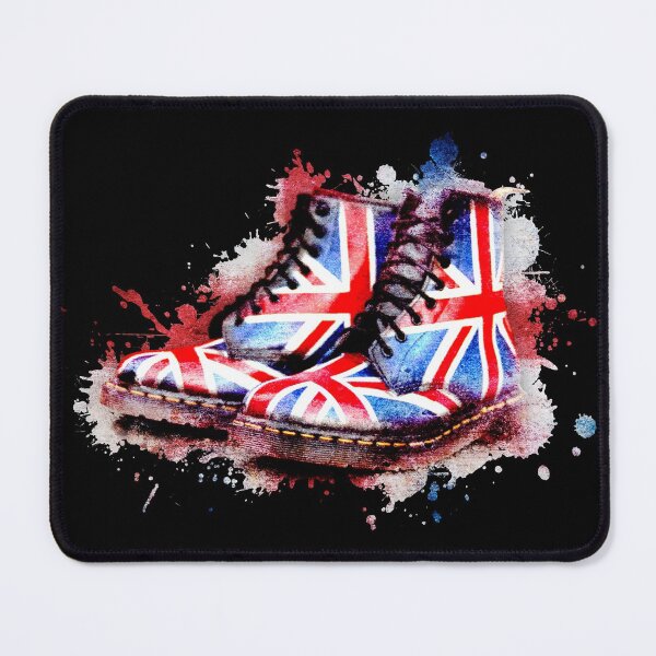 Artikelvorschau, Union Jack Dr. Martens Stiefel auf Schwarz entworfen und verkauft von Retro Futurist.