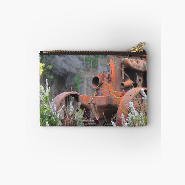 Aperçu de l'œuvre rusty worker resting in natural beauty créée et vendue par Gaylene Norton.