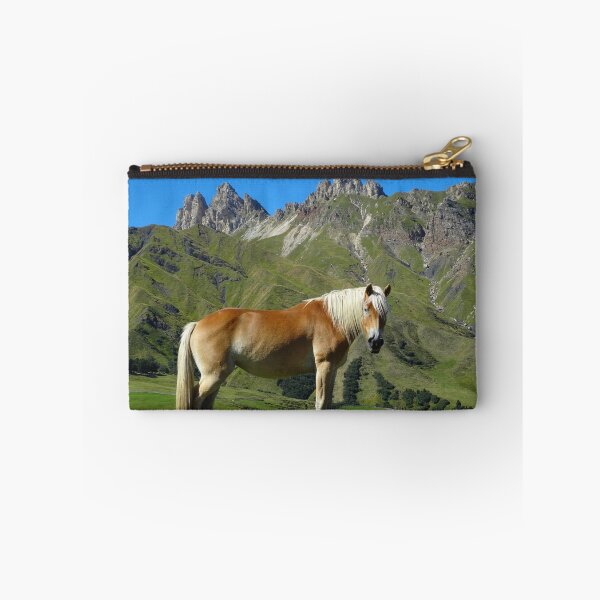 Artikelvorschau, A horse in the Dolomites, Italy entworfen und verkauft von Trine.