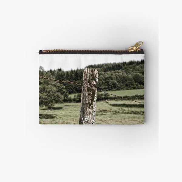 Aperçu de l'œuvre Rural Barbed Wire créée et vendue par hoodcj1.