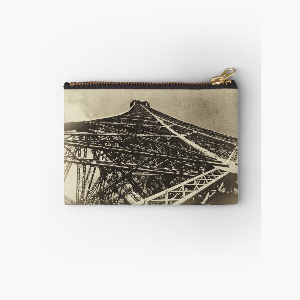 Aperçu de l'œuvre Parisian Postcard - XVII créée et vendue par circleMstudios.