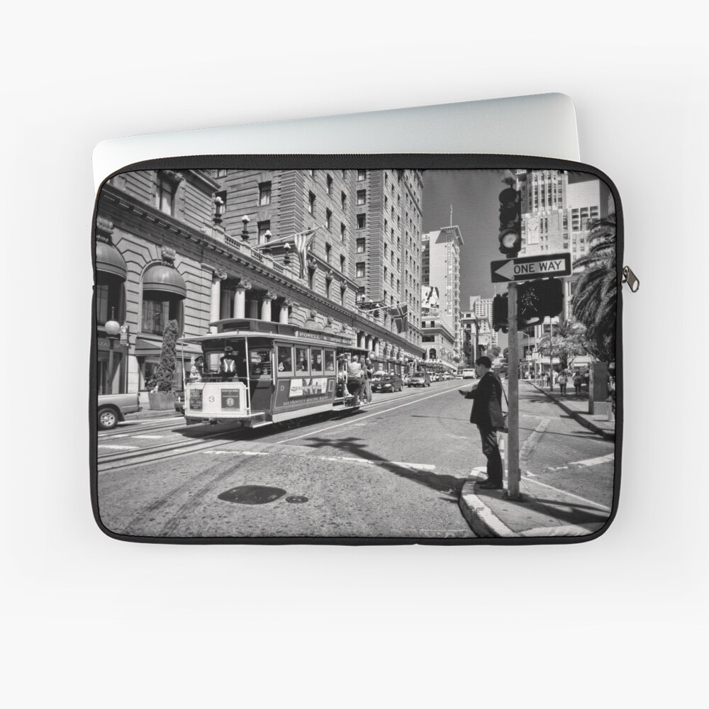 One way waiting - San Francisco Laptop Sleeve