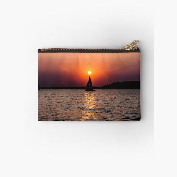 Artikelvorschau, Sailboat Silhouette entworfen und verkauft von EricWDunthorne.