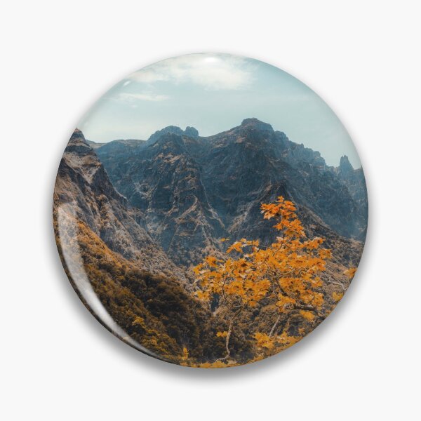 Artikelvorschau, Herbst in den Bergen entworfen und verkauft von hraunphoto.