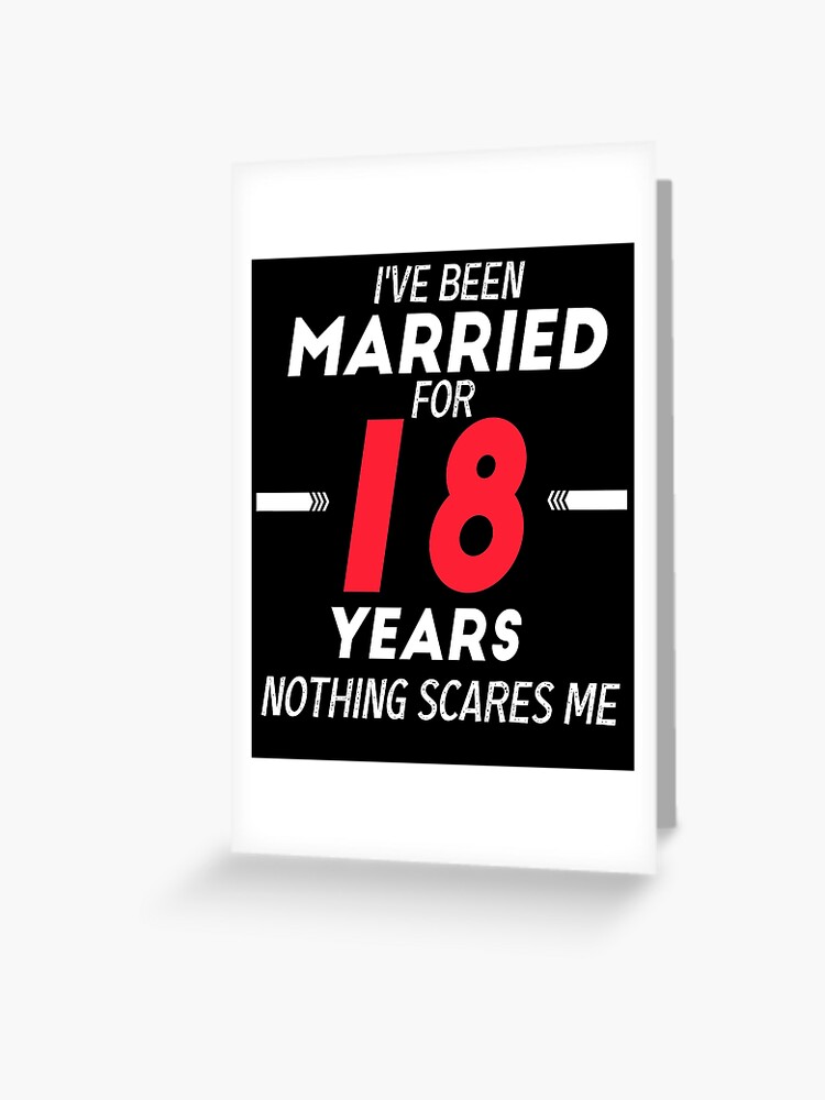 Carte de vœux for Sale avec l'œuvre « 18 ans marié drôle Couple 18e  anniversaire mari femme 18 ans mariage drôle 18e anniversaire cadeaux » de  l'artiste Feeling Free