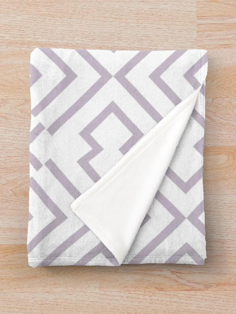 Aperçu 3 sur 6. Plaid avec l'œuvre Lilac and White Simple Art Deco Shape Pattern Pairs Dutch Boy 2022 Popular Color Shadowed Rose 346-3DB - Colour Trends - Trending Hues créée et vendue par ColorOfTheYears.