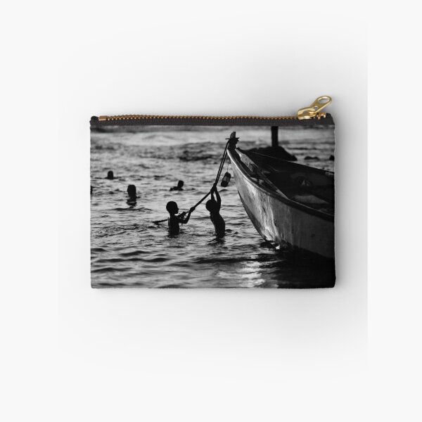 Aperçu de l'œuvre silhouettes in water créée et vendue par Victor Bezrukov.
