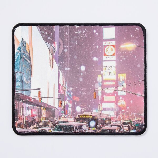 Artikelvorschau, Verschneites New York in rosa Lichtern entworfen und verkauft von KrymSky.