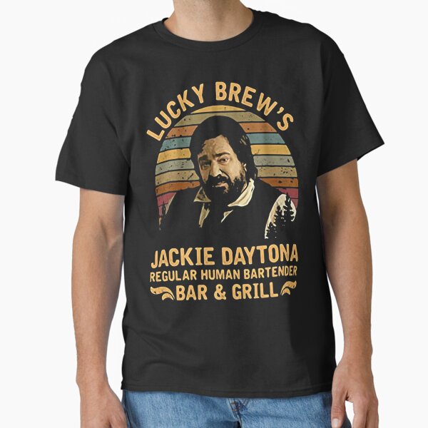 Aperçu de l'œuvre Lucky brew&x27;s jackie daytona barman humain régulier que nous faisons dans l'ombre Essential Co créée et vendue par CorrineJohnson.