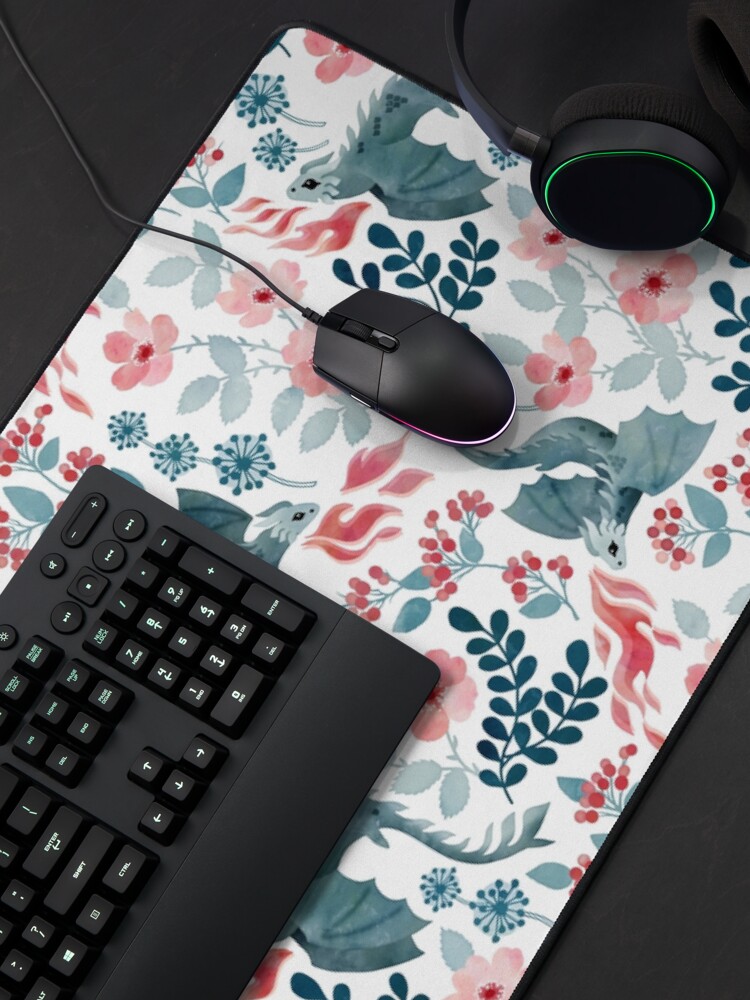 Aperçu 4 sur 5. Tapis de souris avec l'œuvre Dragons pastels floraux créée et vendue par adenaJ.