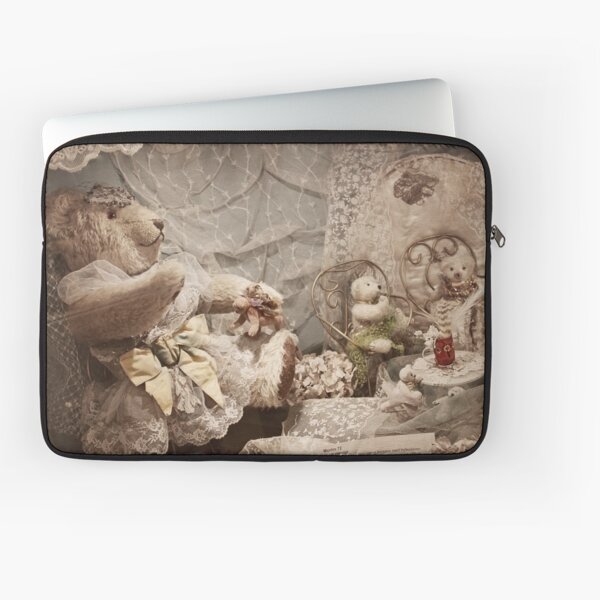 Bear with friends Laptop Sleeve