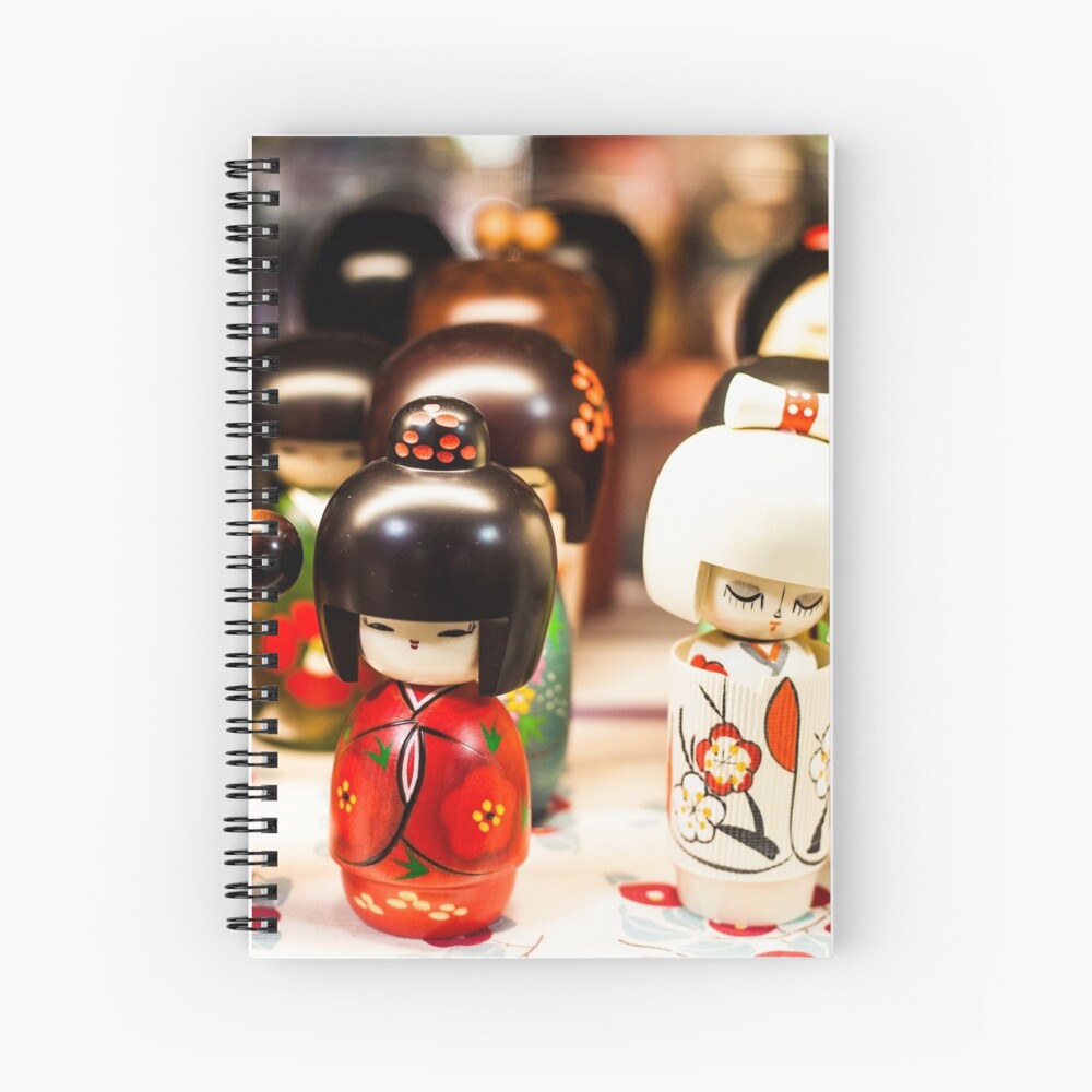 muñecas japonesas de madera