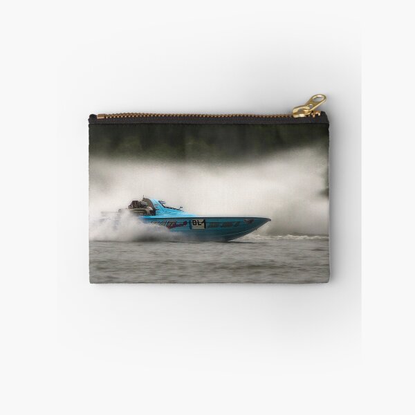 Aperçu de l'œuvre Easter sunday power boats 01 créée et vendue par kevin Chippindall.