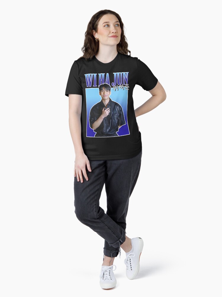 【韓国 WHO.A.U】[WAU X SQUID GAME] Hologram T-Shirt WAU X SQUID GAME] ○△□ Graphic T-Shirt - 후아유닷컴