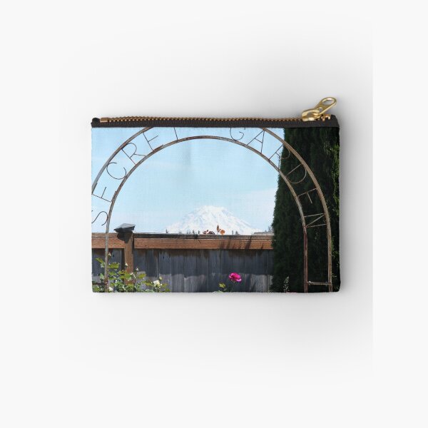 Artikelvorschau, Over the Back Fence - The Mountain is Out!  Surprise! entworfen und verkauft von seeingred13.