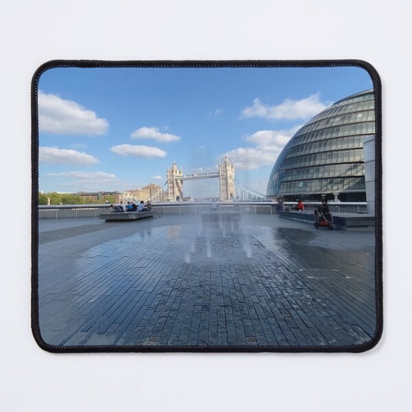 Artikelvorschau, Turmbrücke und Rathaus entworfen und verkauft von Buzzblade.
