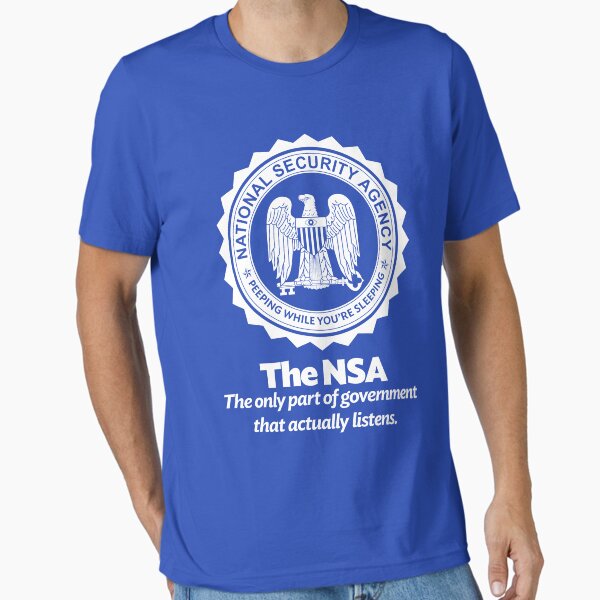 Artikel-Vorschau von  Wir haben die schriftliche Erlaubnis des damaligen NSA-Direktors Keith Alexander benötigt, um eine Ähnlichkeit des NSA-Logos für unsere Witze zu verwenden.

Im Jahr 2013, designt und verkauft von LibertyManiacs.