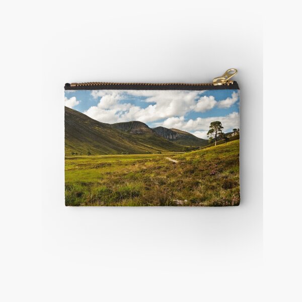 Aperçu de l'œuvre BRAEMAR - GLEN DERRY EN ÉTÉ créée et vendue par JASPERIMAGE.