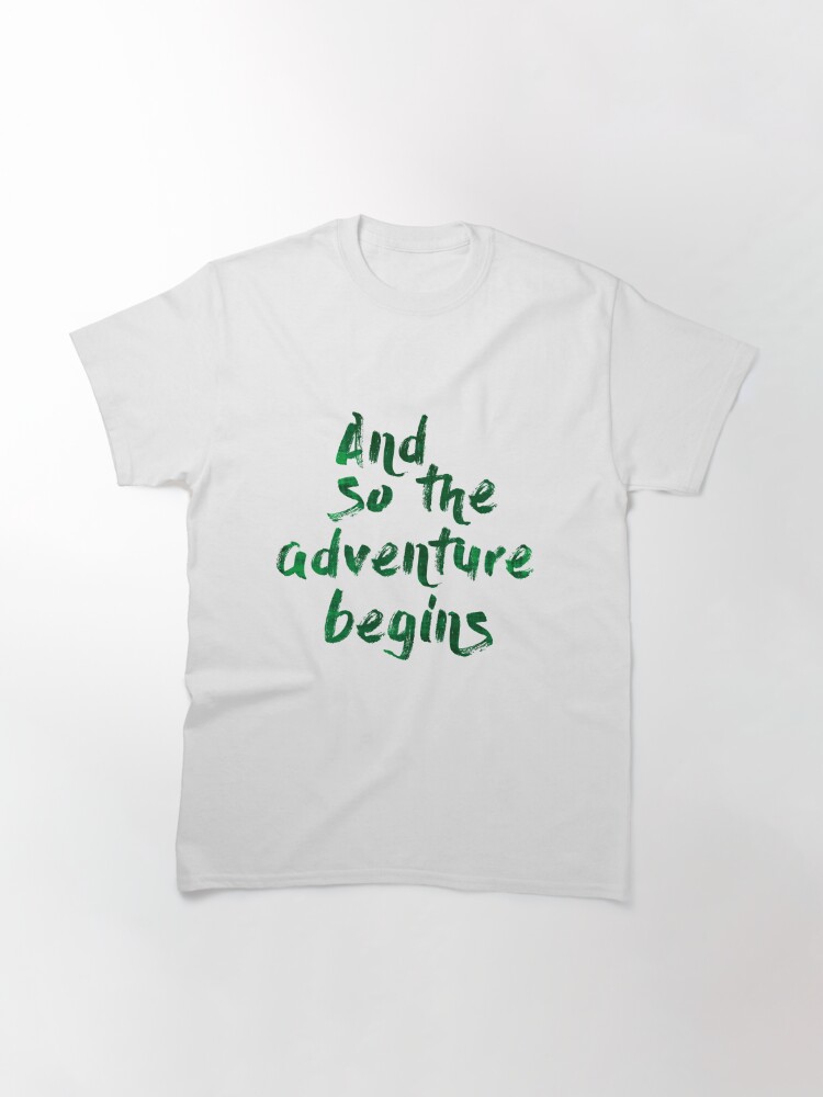 Vista alternativa de Camiseta clásica And so the adventure begins