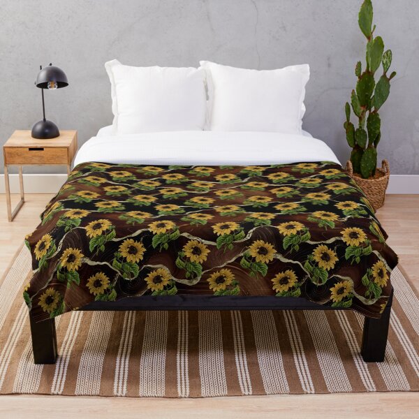 Aperçu de l'œuvre Motif de tournesol jaune sur un fond de grain de bois. créée et vendue par TeeRayBee.