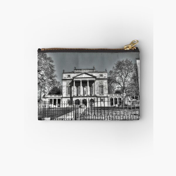 Artikelvorschau, Black and White Photography of a House in Bath, UK entworfen und verkauft von Noam  Kostucki.