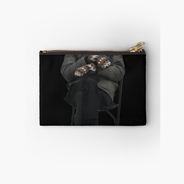 Aperçu de l'œuvre Bernieanders Mittens itting Inauguration Meme créée et vendue par MiloszshiZse.