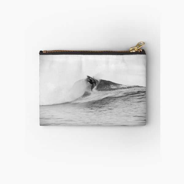 Item preview,  Dave "Rasta" Rastovich vuelve a quemar uno en el bolsillo en las Islas Mentawai designed and sold by ben whitmore.
