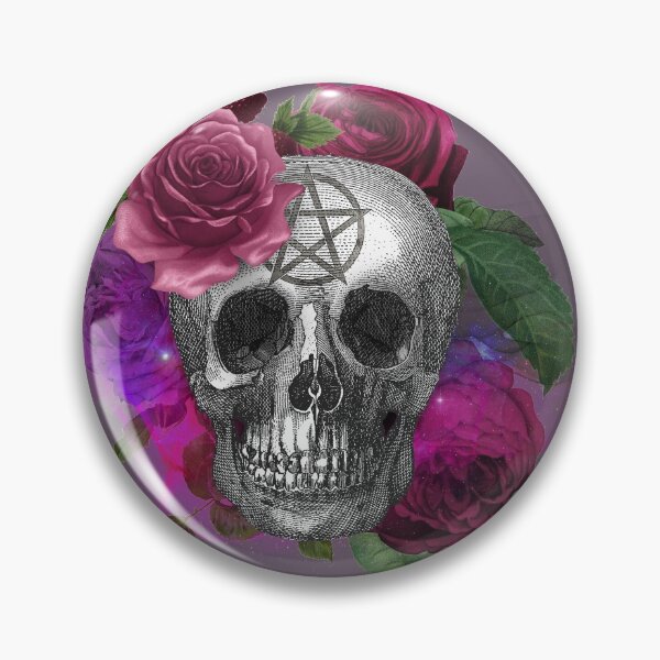 Aperçu de l'œuvre Conception de crânes et de roses de sorcière gothique pour Halloween créée et vendue par TeeRayBee.