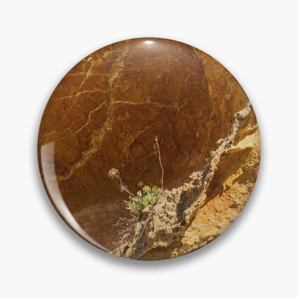 Artikelvorschau, Rohe Geologie - Gegenüberstellung von zierlichen Blumen und rauen Felsen entworfen und verkauft von Georgia Mizuleva.