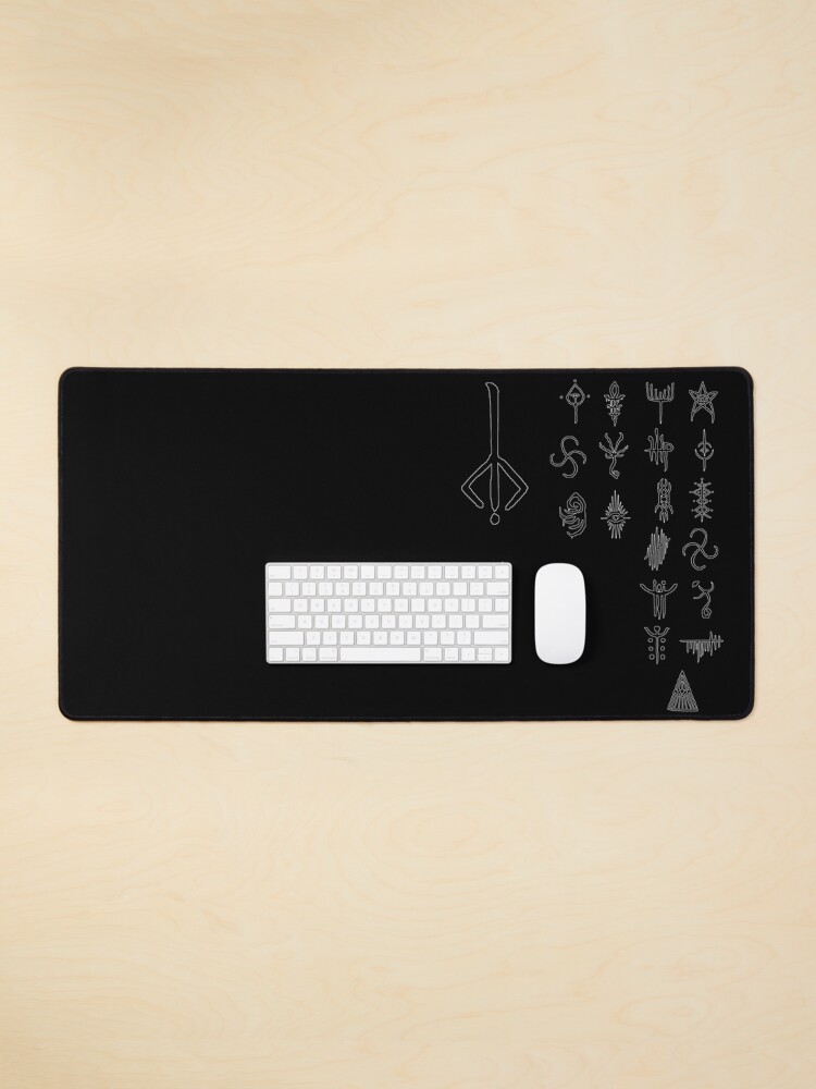 Aperçu 1 sur 5. Tapis de souris avec l'œuvre Runes de Caryll transmises par le sang créée et vendue par NuGamingMerch.