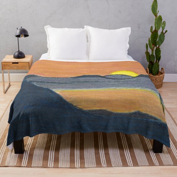 Aperçu de l'œuvre Coucher de soleil simpliste derrière une crête avec un ciel aux teintes orange créée et vendue par AliCatOriginals.