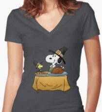 Snoopy Thanksgiving Women's Fitted V-Neck T-Shirt