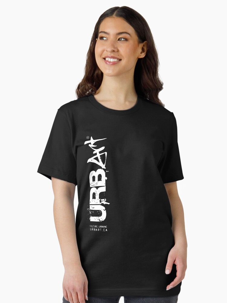 Aperçu 2 sur 7. T-shirt essentiel avec l'œuvre UrbArt® créée et vendue par UrbArt.