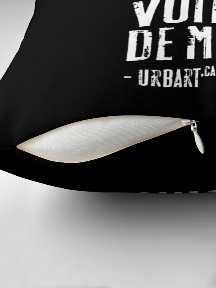 Aperçu 2 sur 4. Coussin avec l'œuvre UrbArt® - Un vélo de plus c est une voiture de moins créée et vendue par UrbArt.