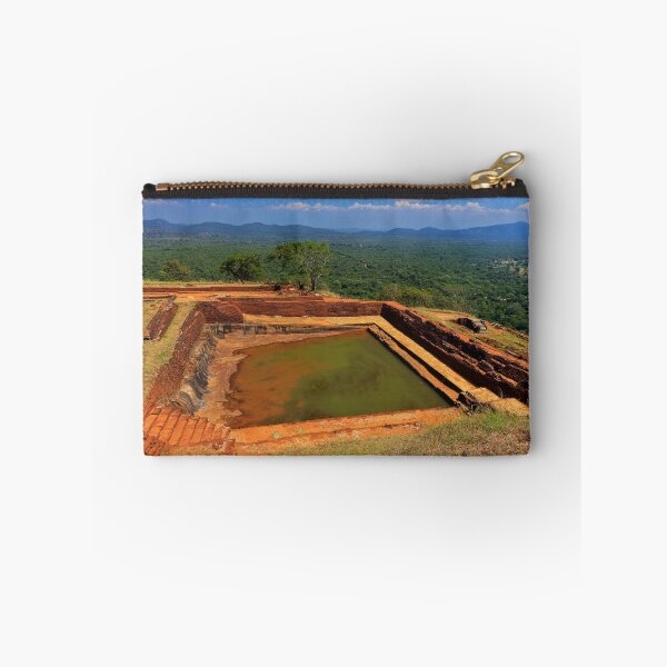 Artikelvorschau, Sigiriya swimming pool entworfen und verkauft von Tam Church.