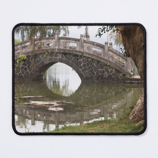 Item preview, Parque Queen Lili'uokalani en Hilo designed and sold by TheMurphyGirl.