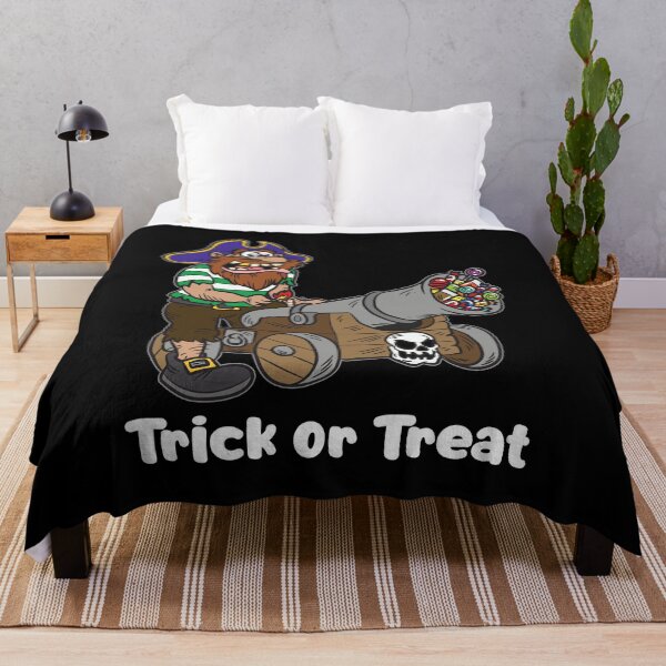 Artikelvorschau, Trick Or Treat Candy Cannon Pirate Halloween entworfen und verkauft von Moonpie90.