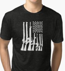 Grand drapeau américain avec mitrailleuses blanc T-shirt chiné