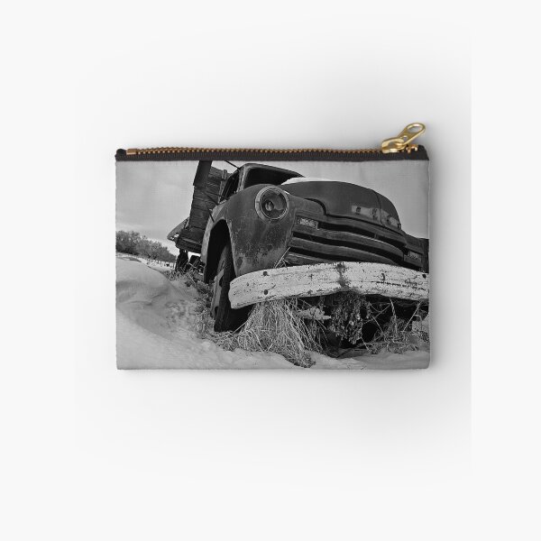 Artikelvorschau, Antique Decaying GMC Truck entworfen und verkauft von Mark Iocchelli.